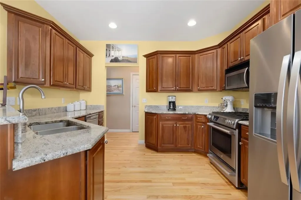 423 River Road Lincoln RI 02865