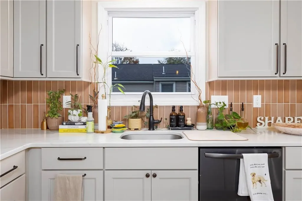 60 Dundas Avenue Warwick RI 02889