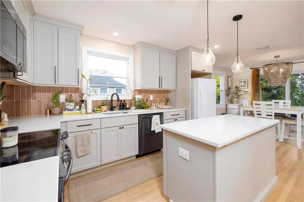 60 Dundas Avenue Warwick RI 02889