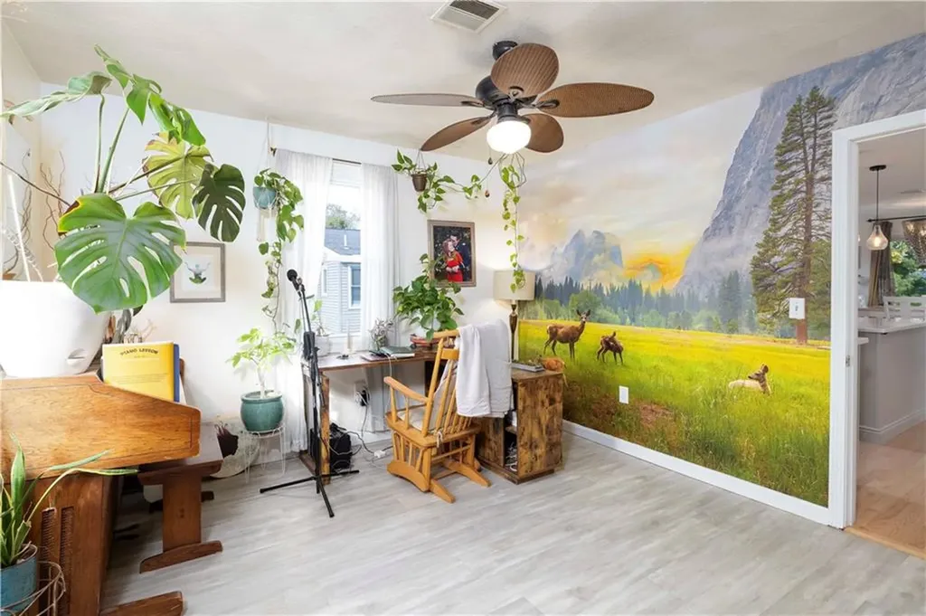 60 Dundas Avenue Warwick RI 02889