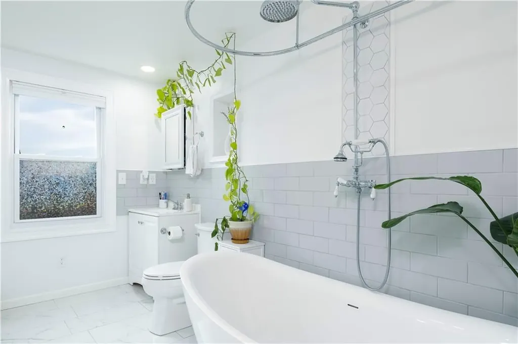 60 Dundas Avenue Warwick RI 02889