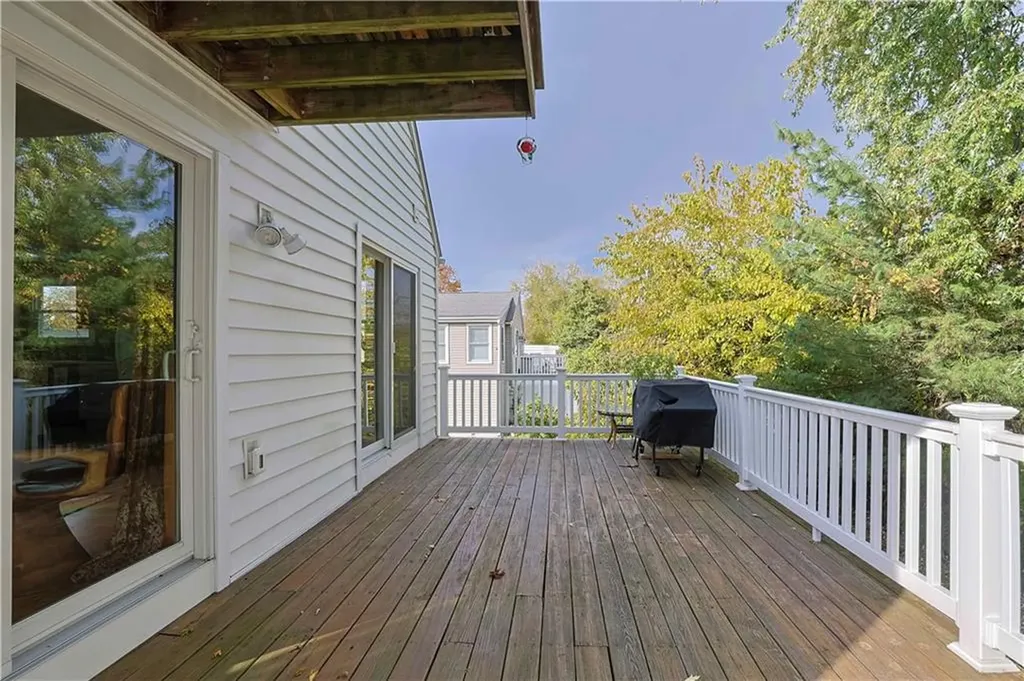 60 Dundas Avenue Warwick RI 02889