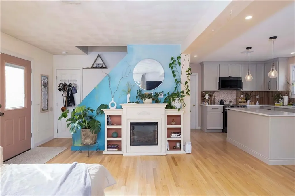 60 Dundas Avenue Warwick RI 02889