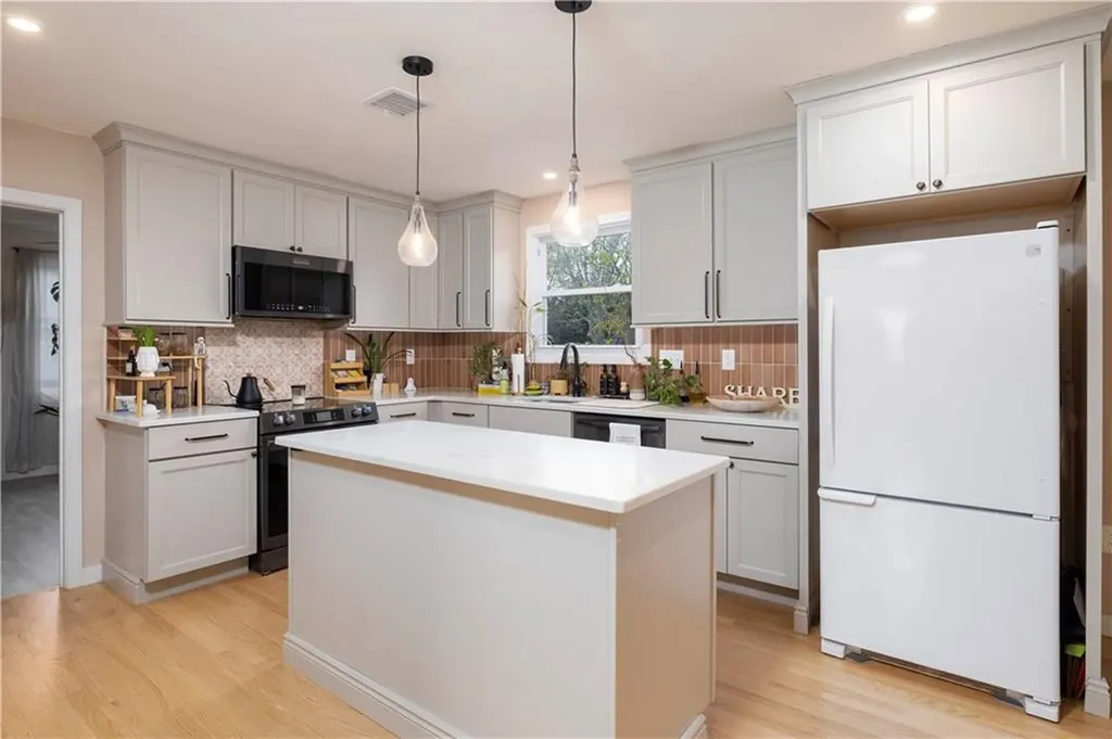 60 Dundas Avenue Warwick RI 02889