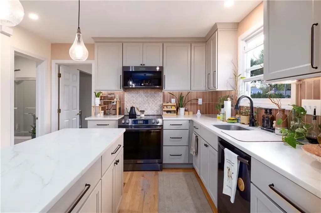 60 Dundas Avenue Warwick RI 02889