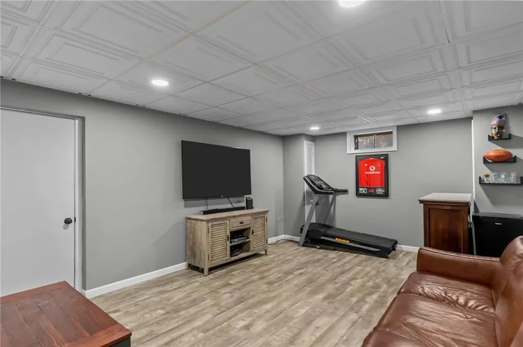 12 Bray Lane Bristol RI 02809