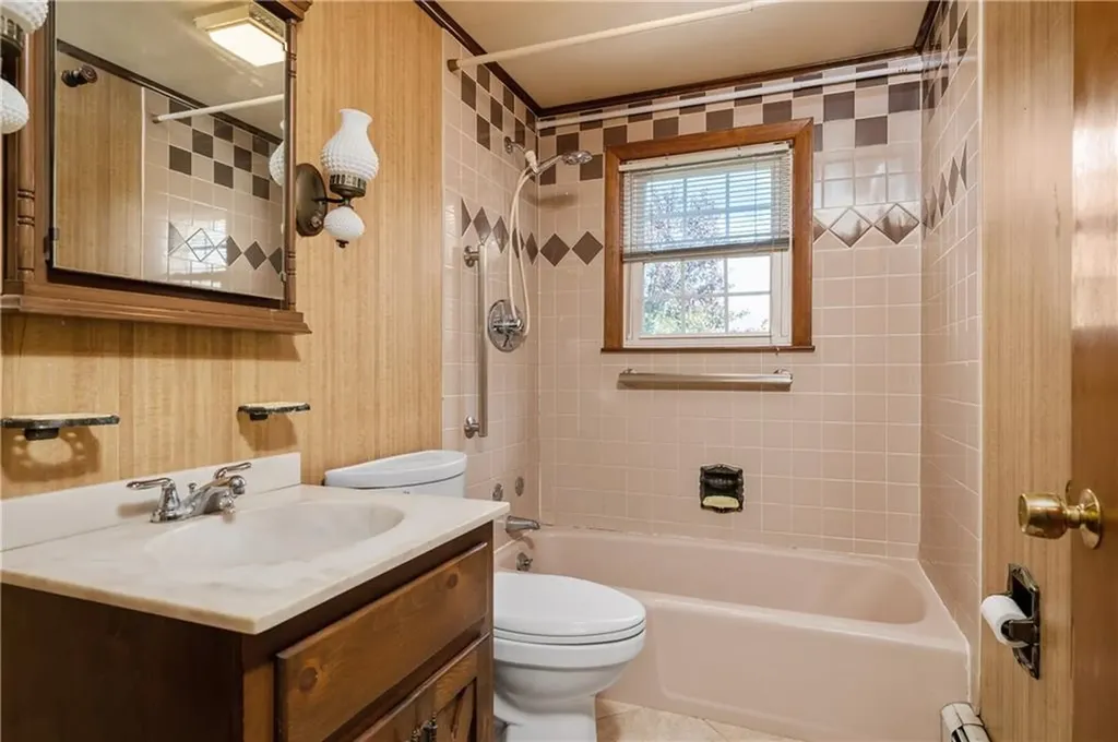 388 Thibeault Avenue Woonsocket RI 02895