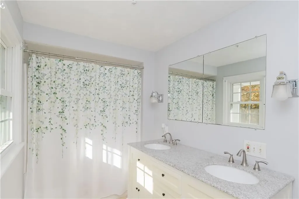 25 Hiawatha Drive Exeter RI 02822