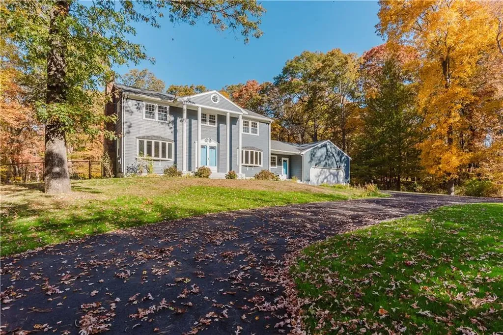 25 Hiawatha Drive Exeter RI 02822