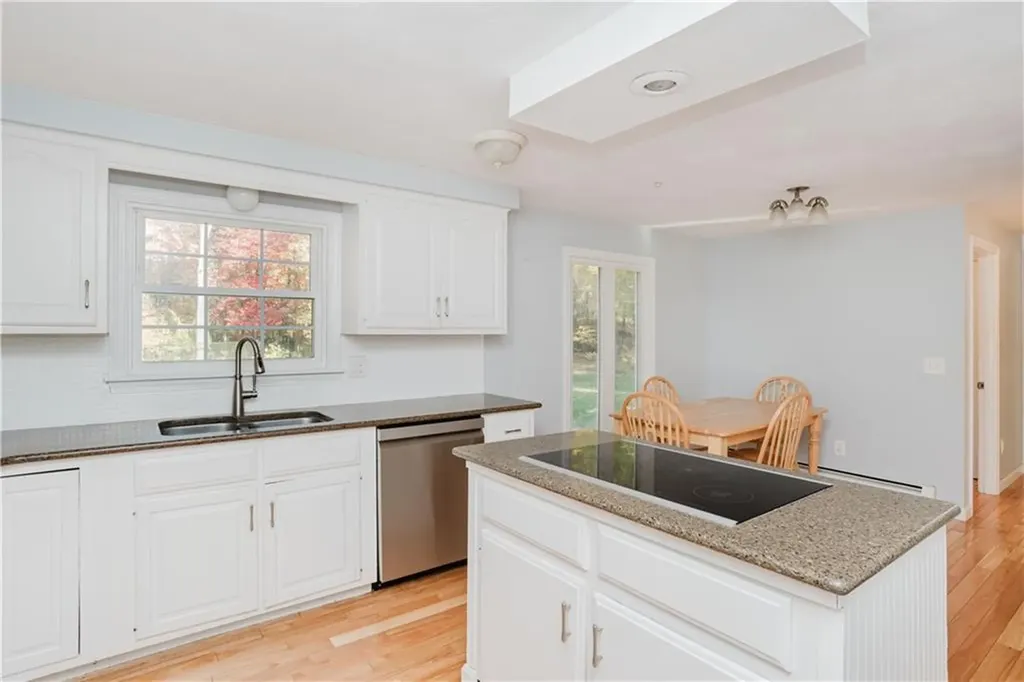 25 Hiawatha Drive Exeter RI 02822