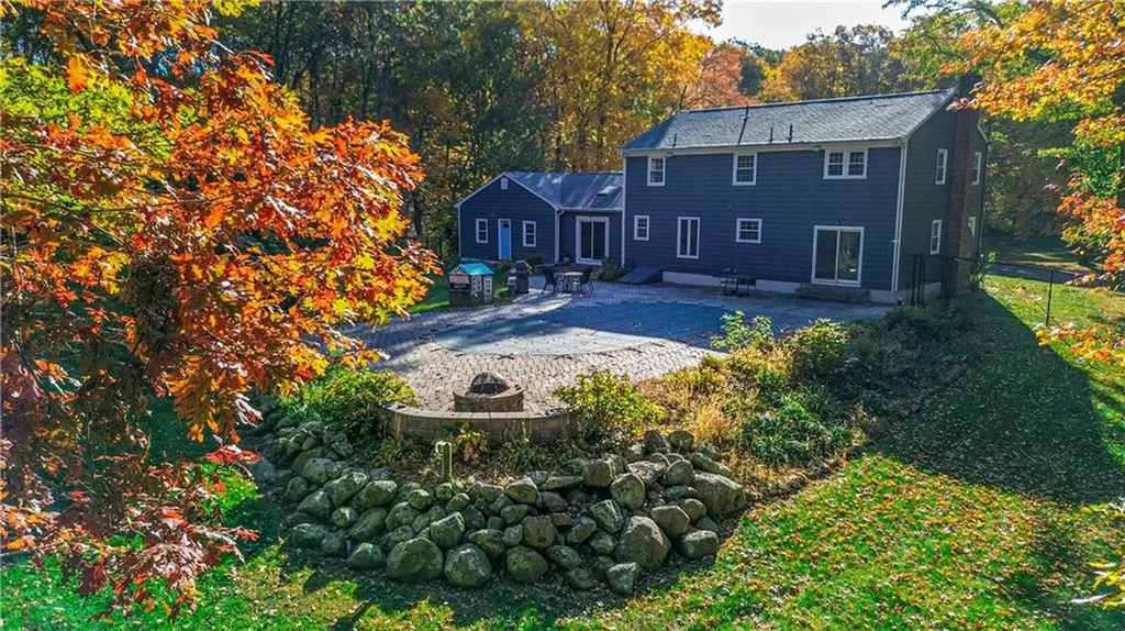25 Hiawatha Drive Exeter RI 02822