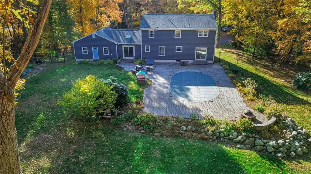 25 Hiawatha Drive Exeter RI 02822