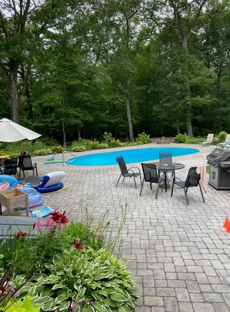 25 Hiawatha Drive Exeter RI 02822