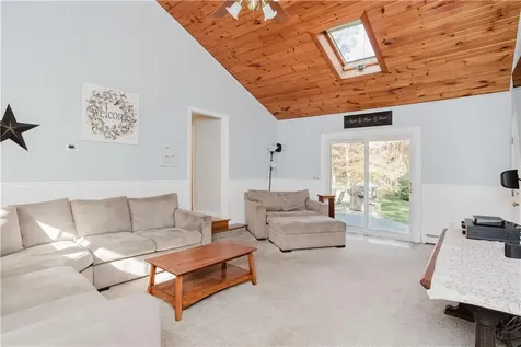 25 Hiawatha Drive Exeter RI 02822