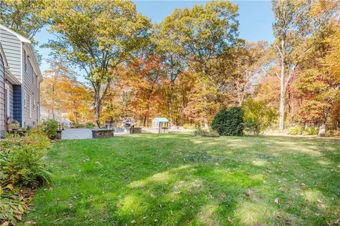 25 Hiawatha Drive Exeter RI 02822