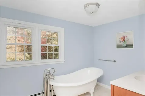 25 Hiawatha Drive Exeter RI 02822