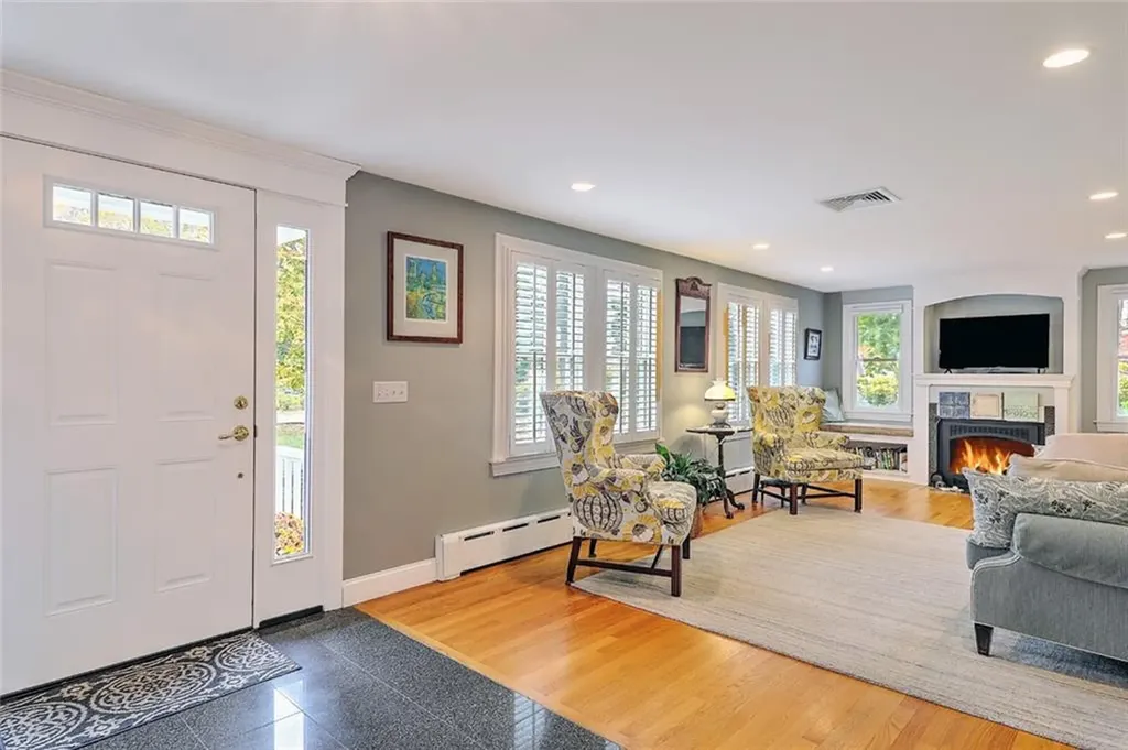 63 Maple Street Warren RI 02885
