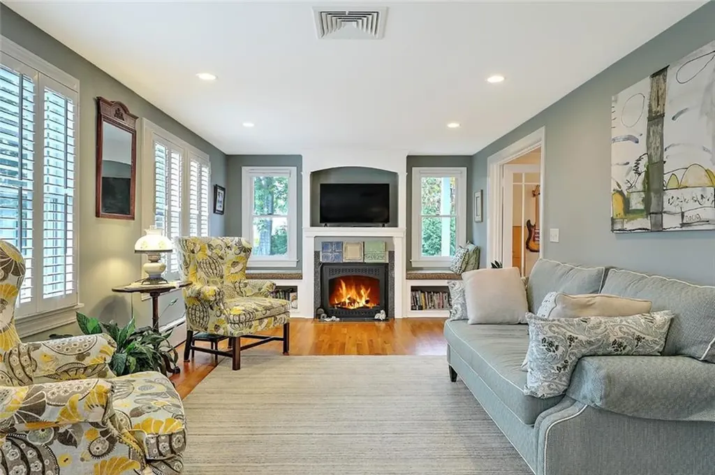 63 Maple Street Warren RI 02885