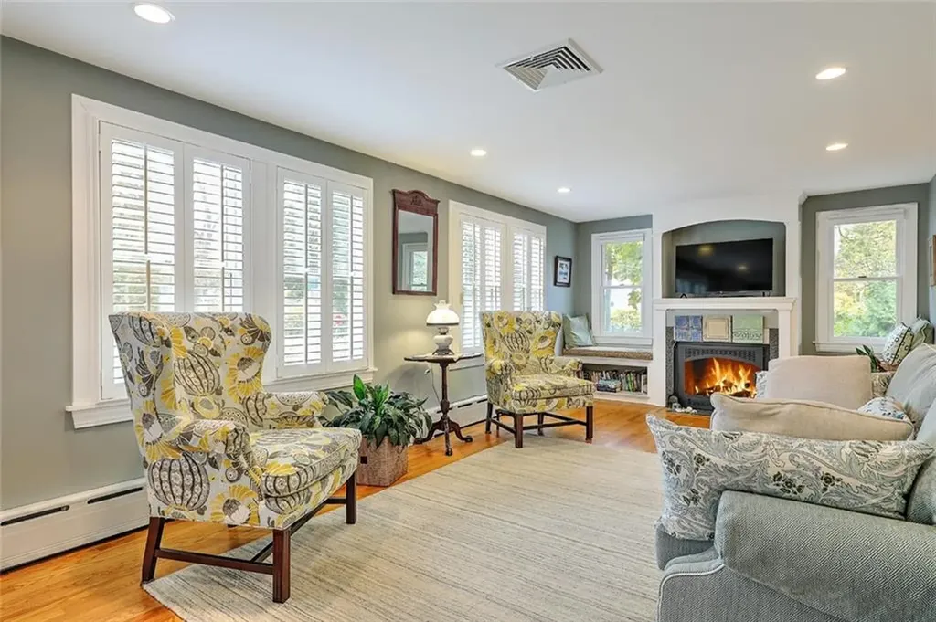 63 Maple Street Warren RI 02885