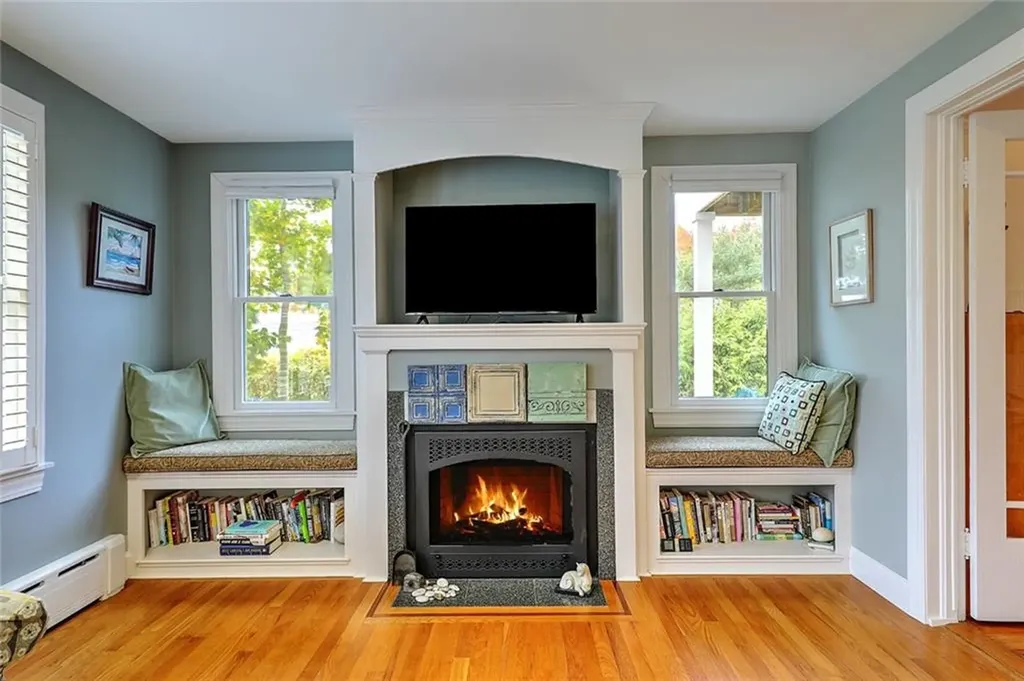 63 Maple Street Warren RI 02885