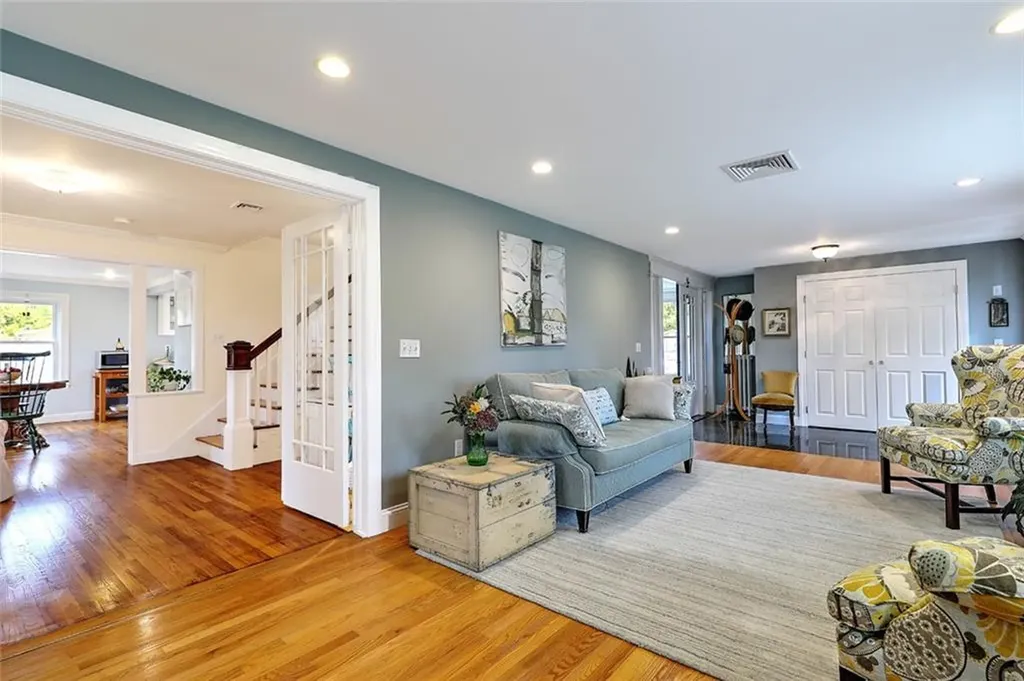 63 Maple Street Warren RI 02885