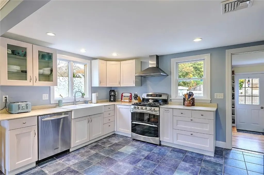 63 Maple Street Warren RI 02885