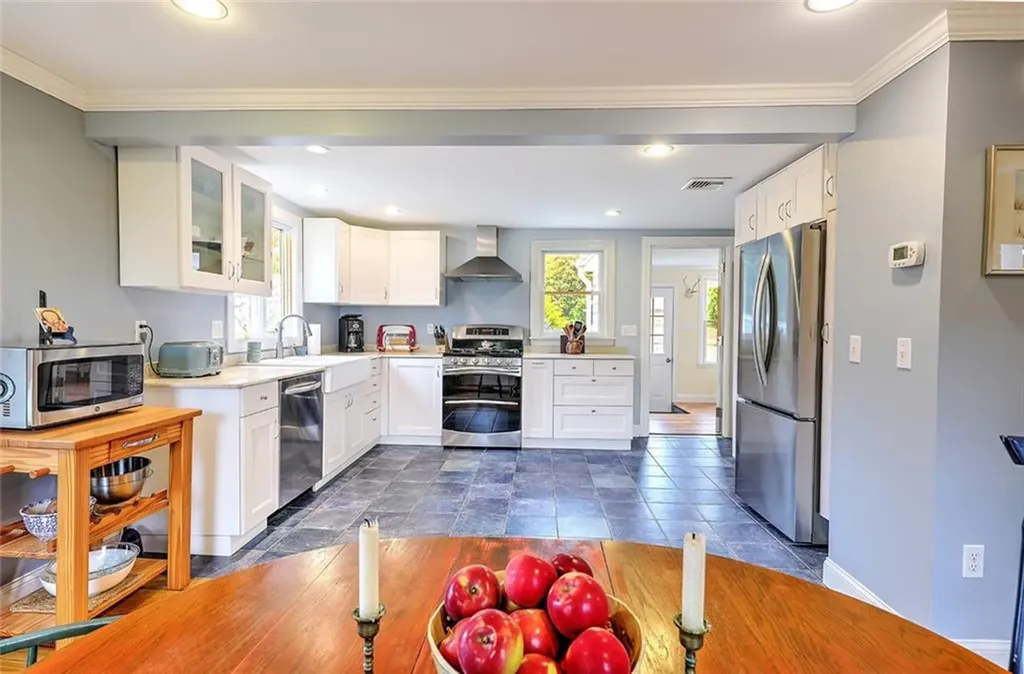 63 Maple Street Warren RI 02885