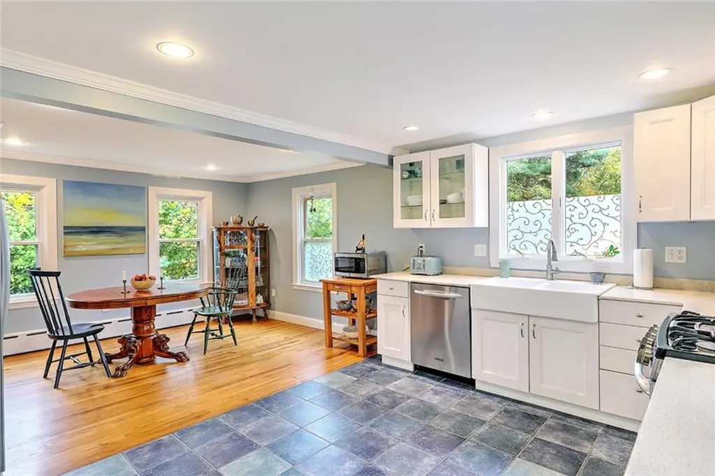 63 Maple Street Warren RI 02885