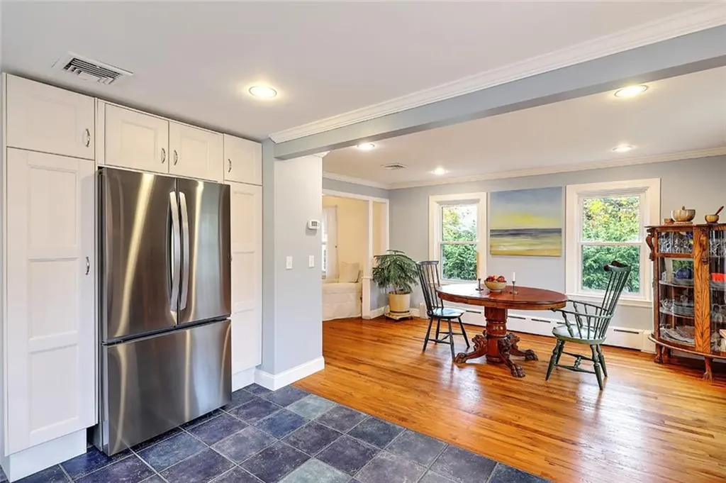 63 Maple Street Warren RI 02885