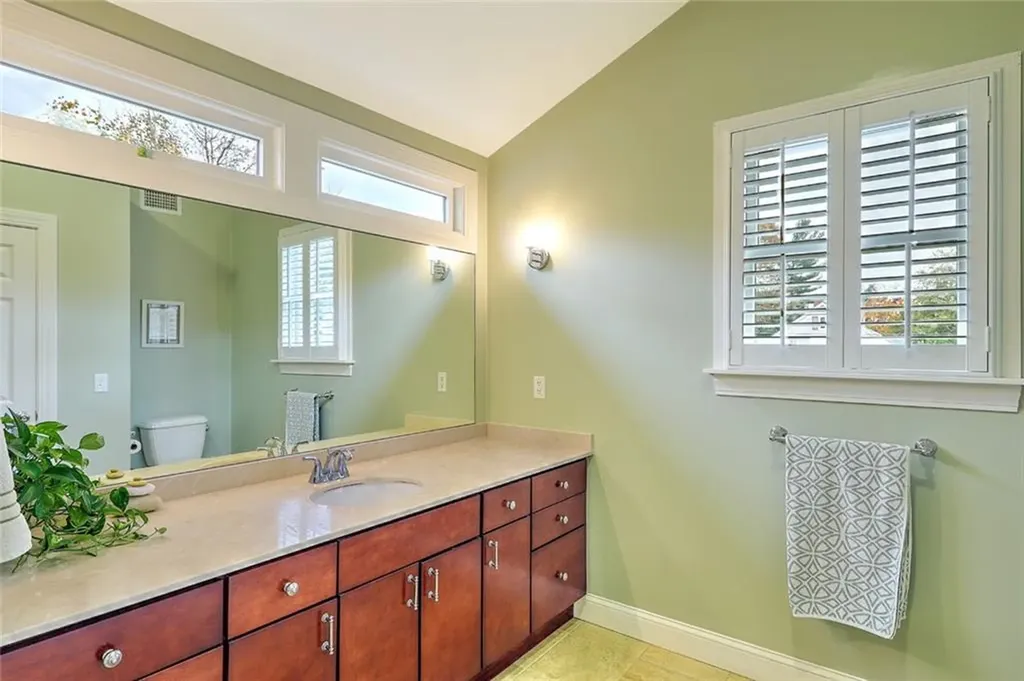 63 Maple Street Warren RI 02885