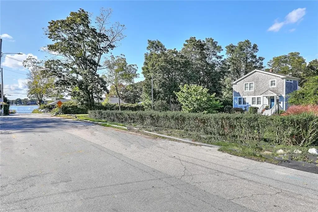 63 Maple Street Warren RI 02885