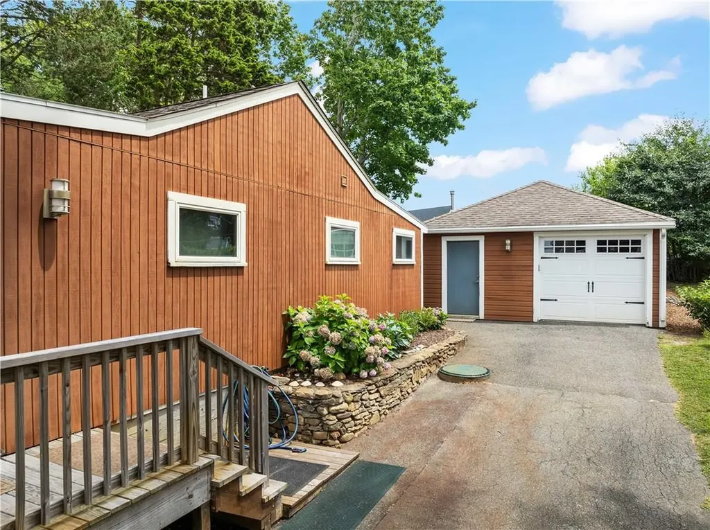14 Shore Drive Warren RI 02885