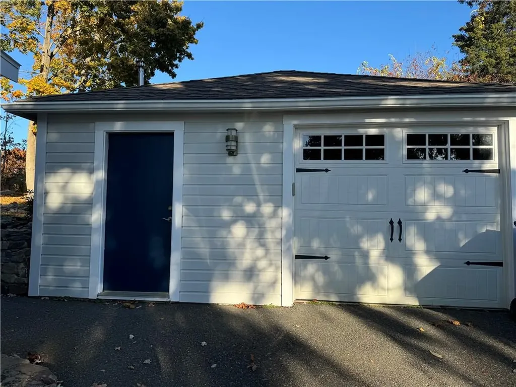 14 Shore Drive Warren RI 02885