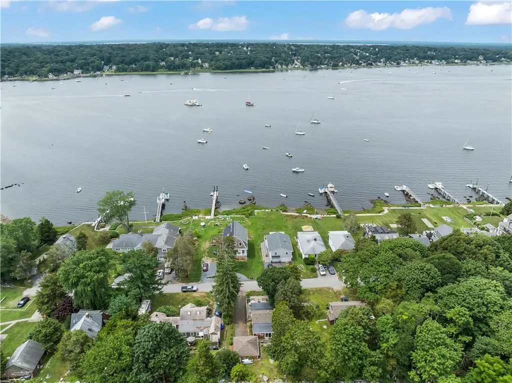14 Shore Drive Warren RI 02885
