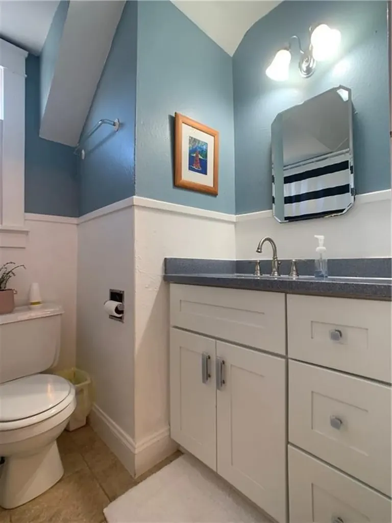 64 Roseneath Avenue Newport RI 02840