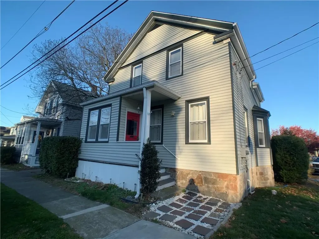 64 Roseneath Avenue Newport RI 02840