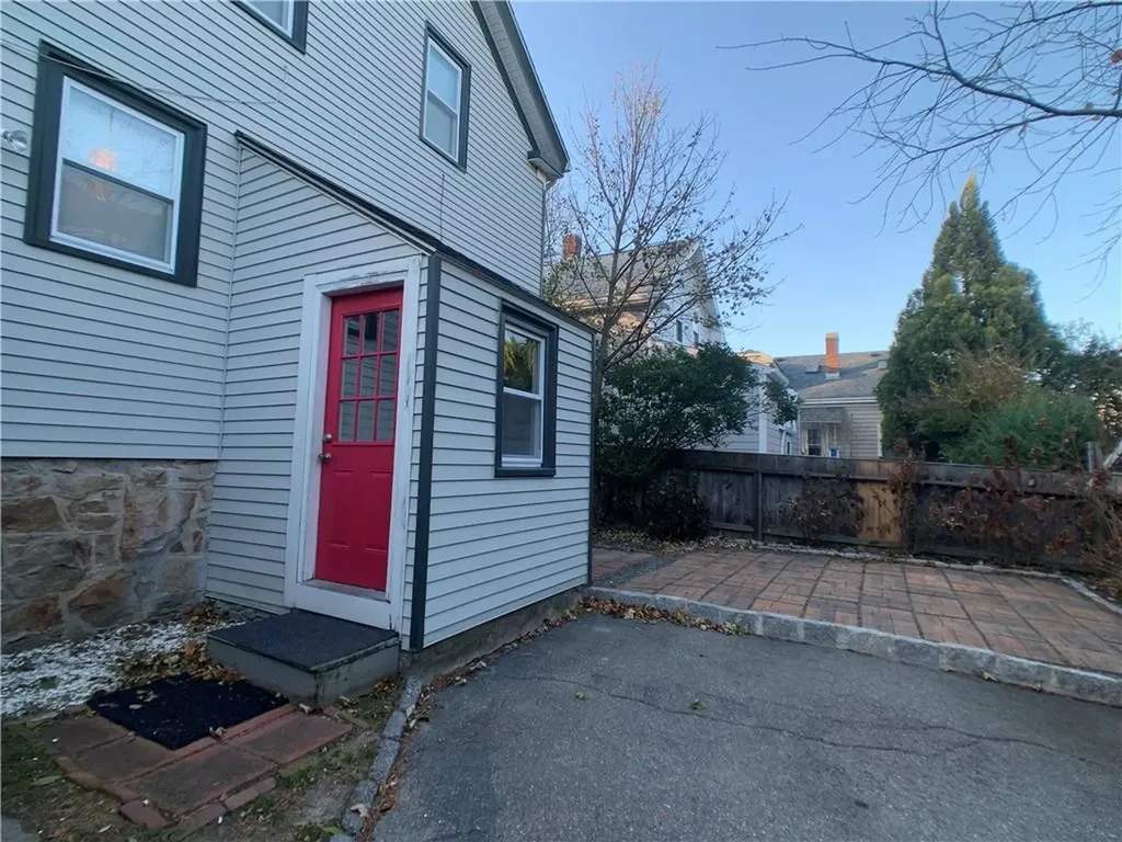 64 Roseneath Avenue Newport RI 02840