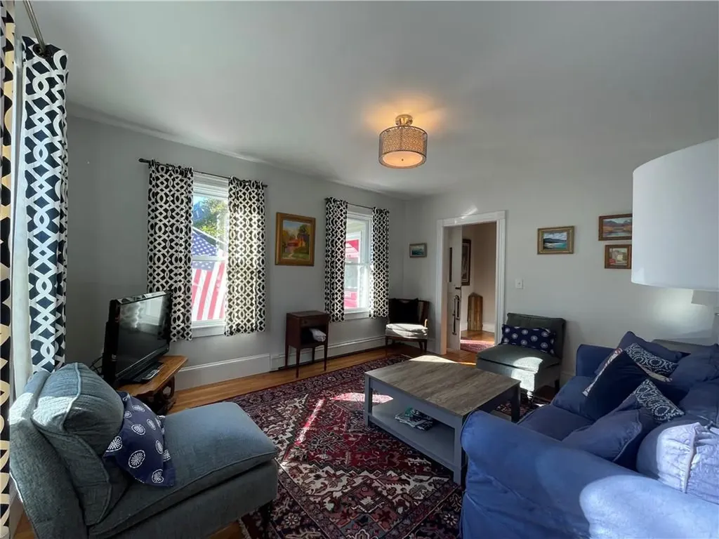 64 Roseneath Avenue Newport RI 02840