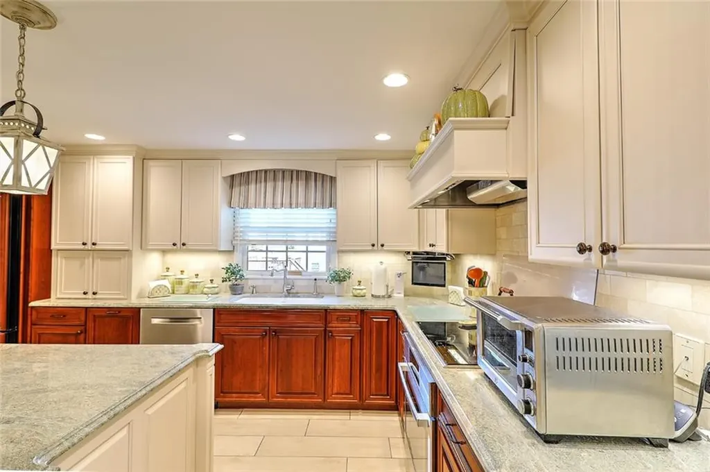 72 Silverwood Lane West Warwick RI 02893