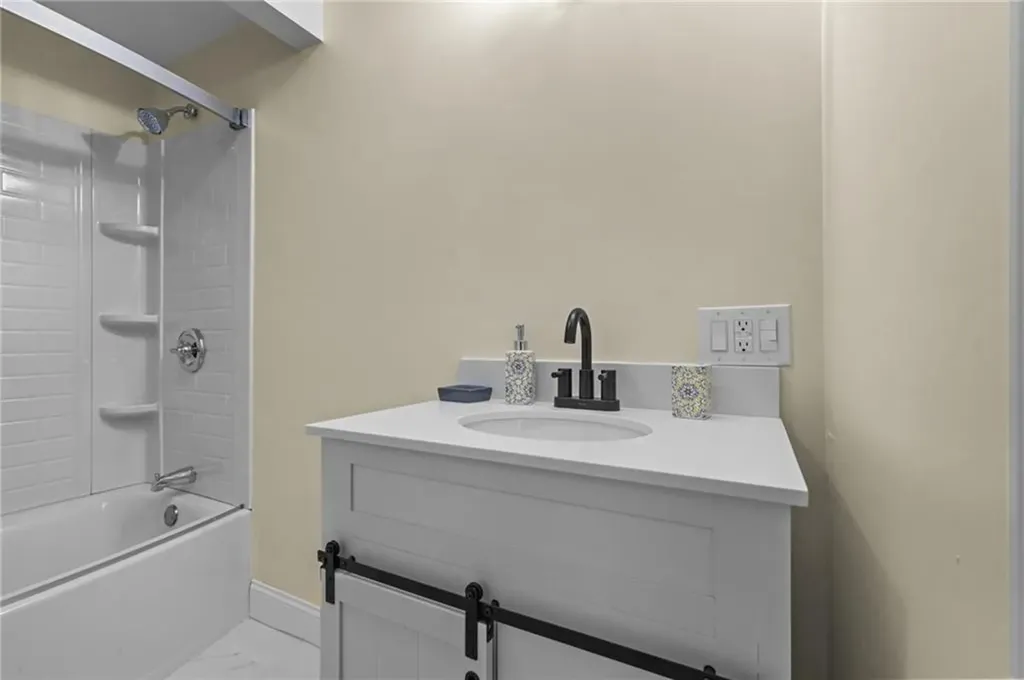100 Conanicus Road Narragansett RI 02882