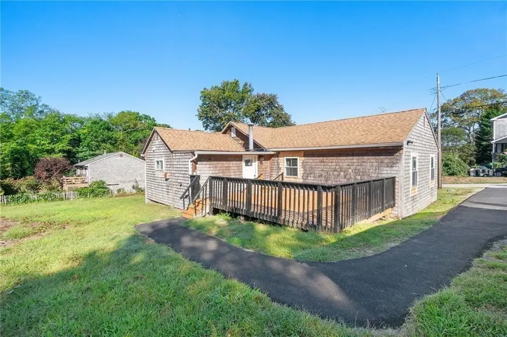 100 Conanicus Road Narragansett RI 02882