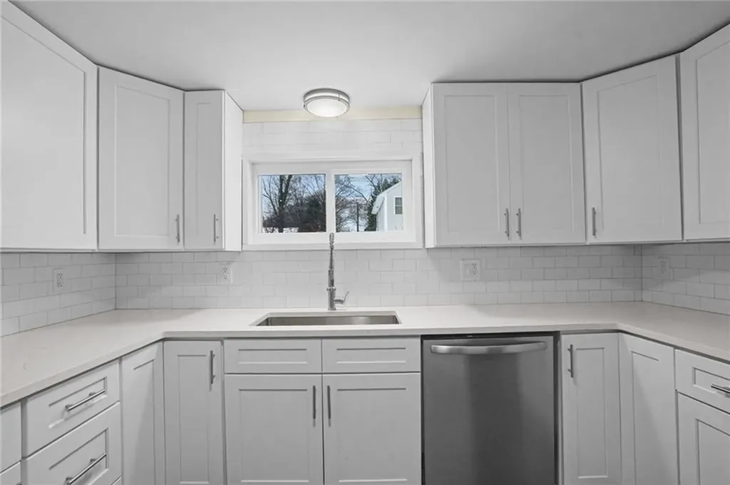 100 Conanicus Road Narragansett RI 02882
