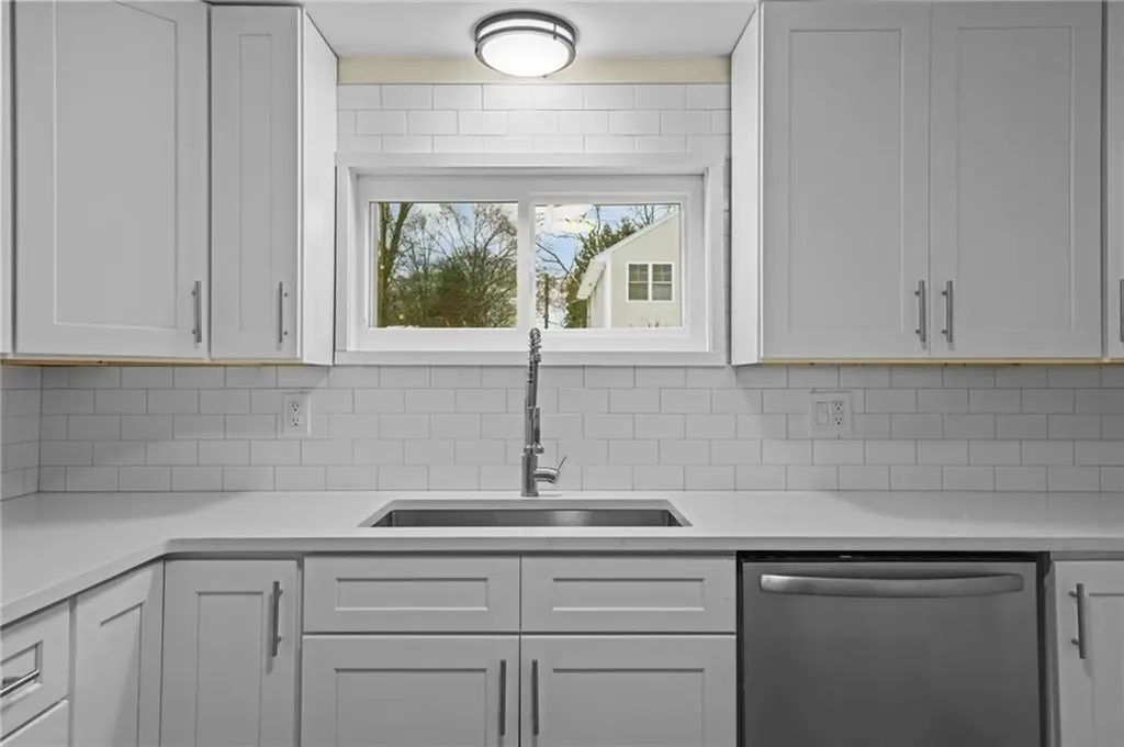 100 Conanicus Road Narragansett RI 02882