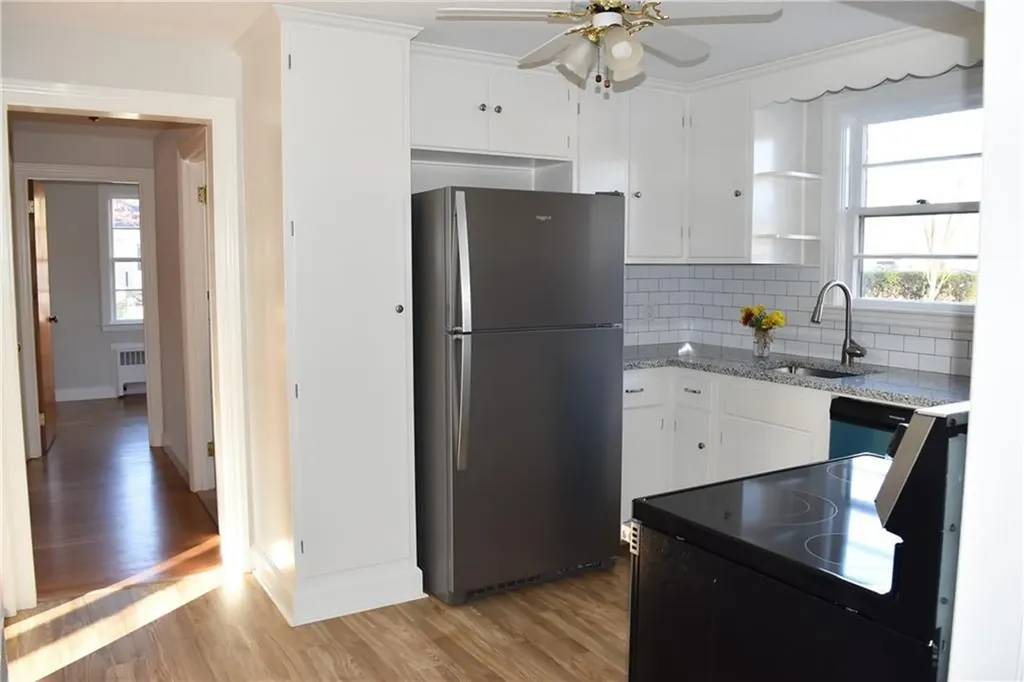 90 Park View Avenue Warwick RI 02888