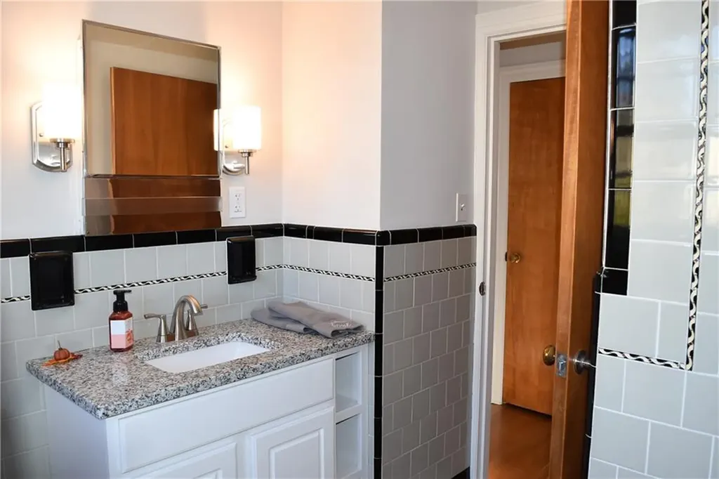 90 Park View Avenue Warwick RI 02888