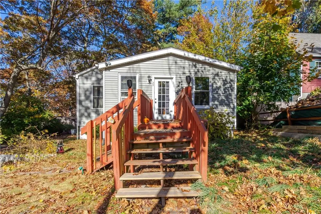 25 Mohawk Street Coventry RI 02816
