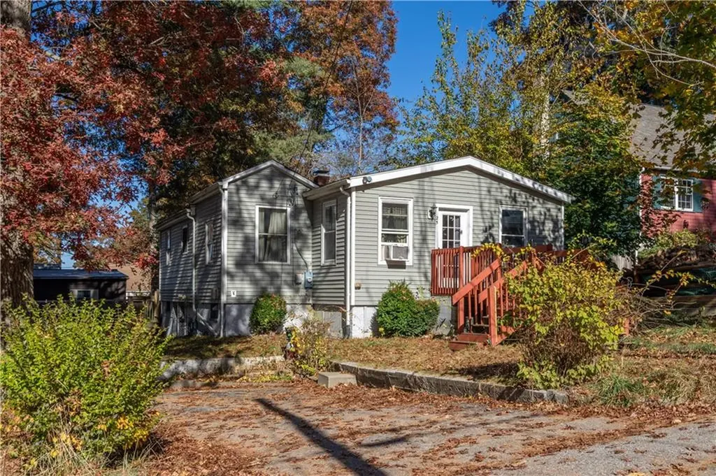 25 Mohawk Street Coventry RI 02816