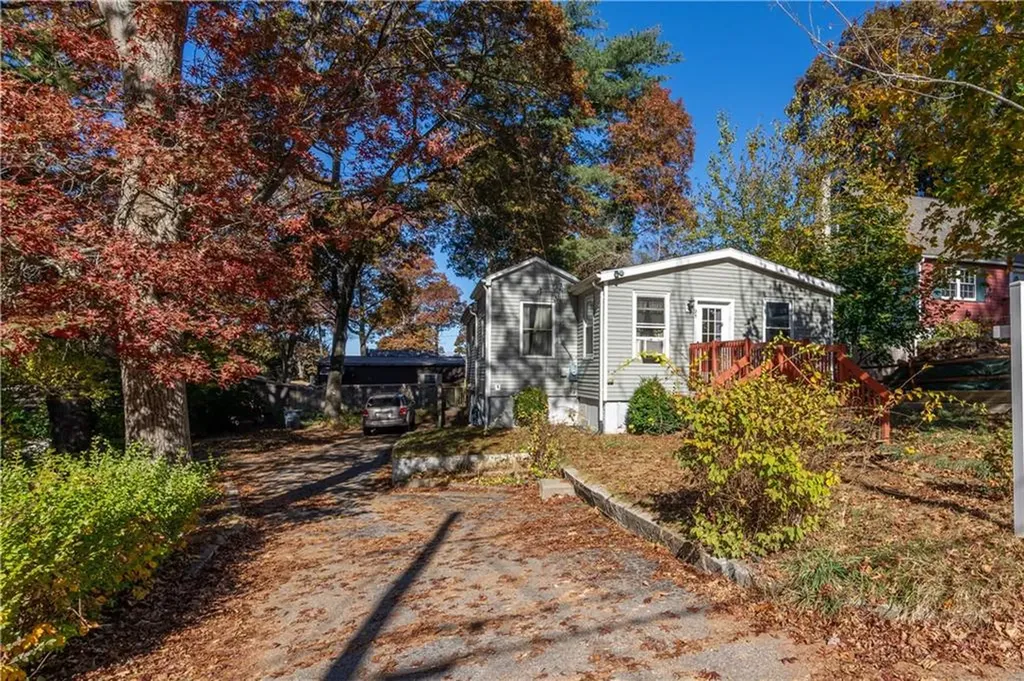 25 Mohawk Street Coventry RI 02816