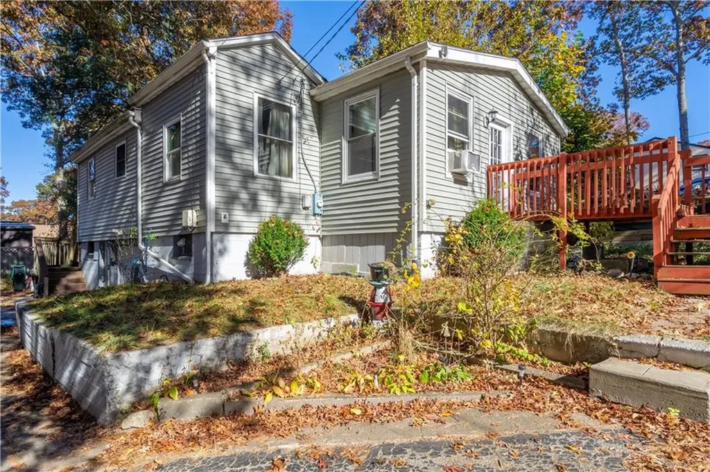 25 Mohawk Street Coventry RI 02816