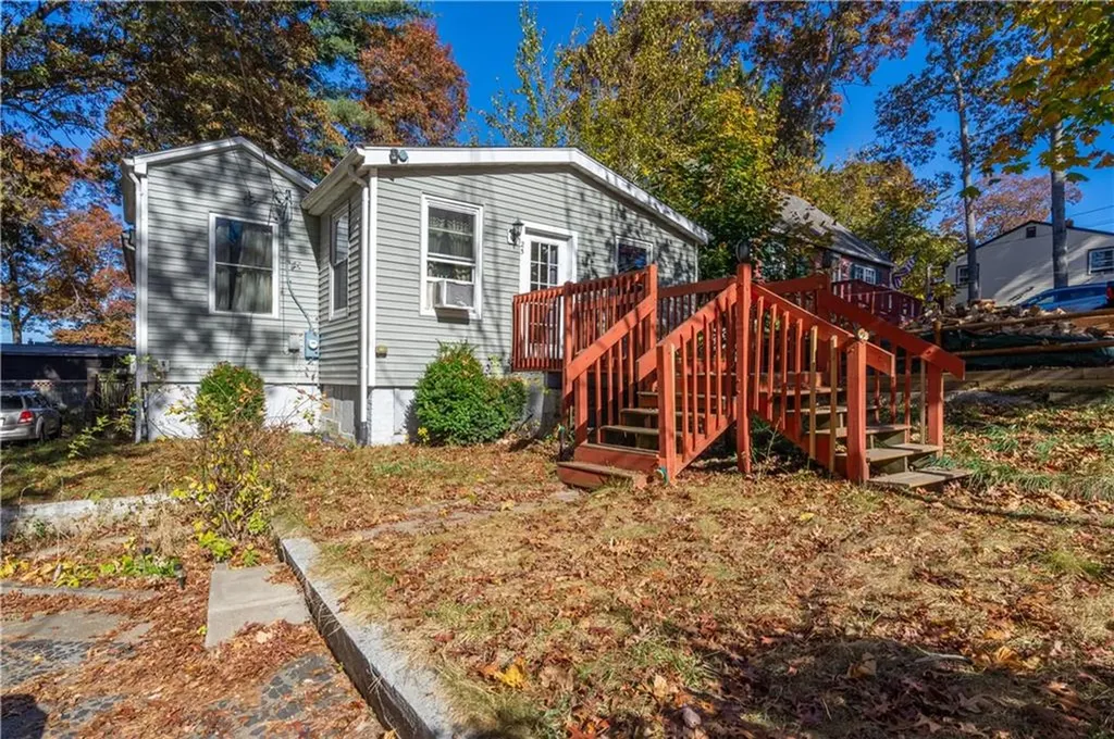 25 Mohawk Street Coventry RI 02816